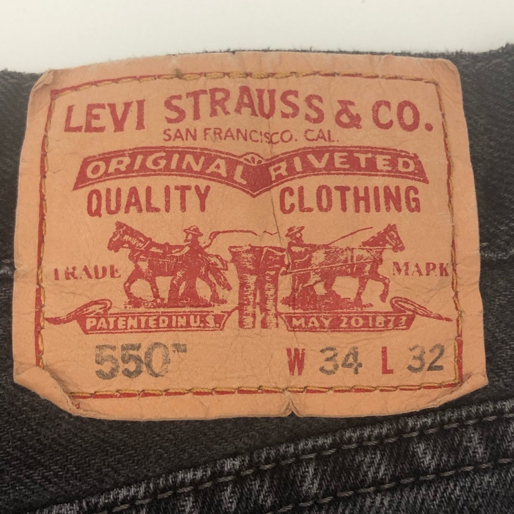 [Levi’s] Black High Rise Distressed Cutoff Shorts - Picture 4 of 6